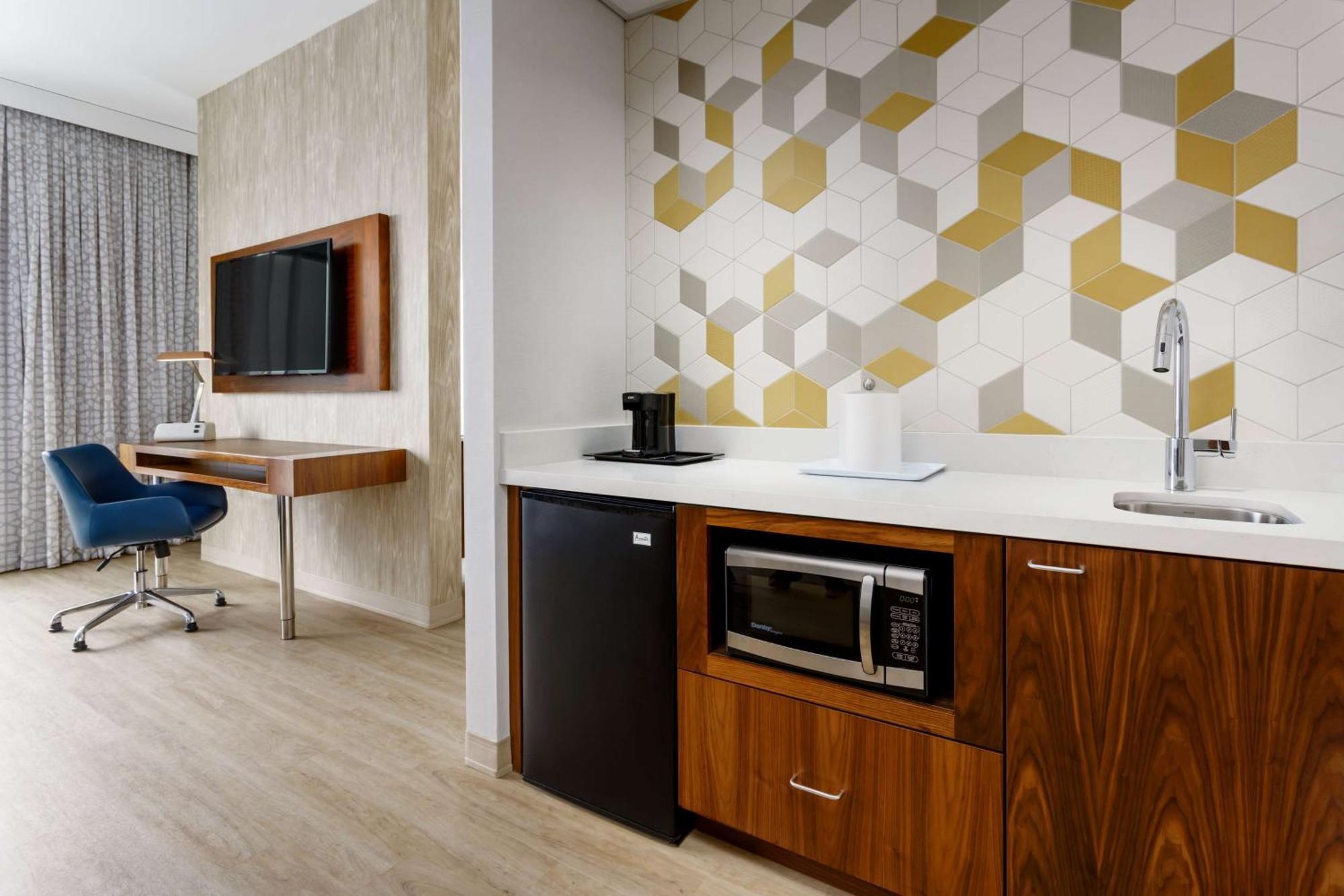 Hampton Inn&suites Hotel 3*