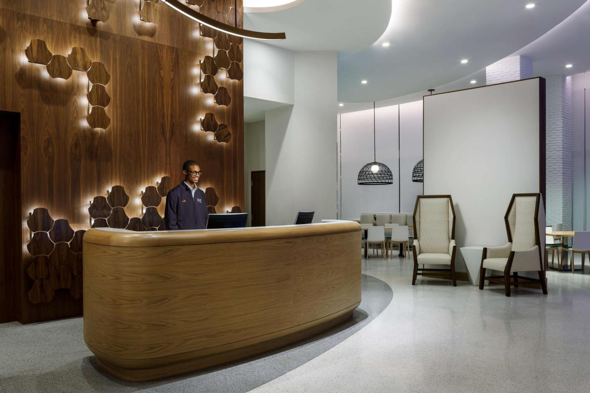 Hotel Hampton & 3*
